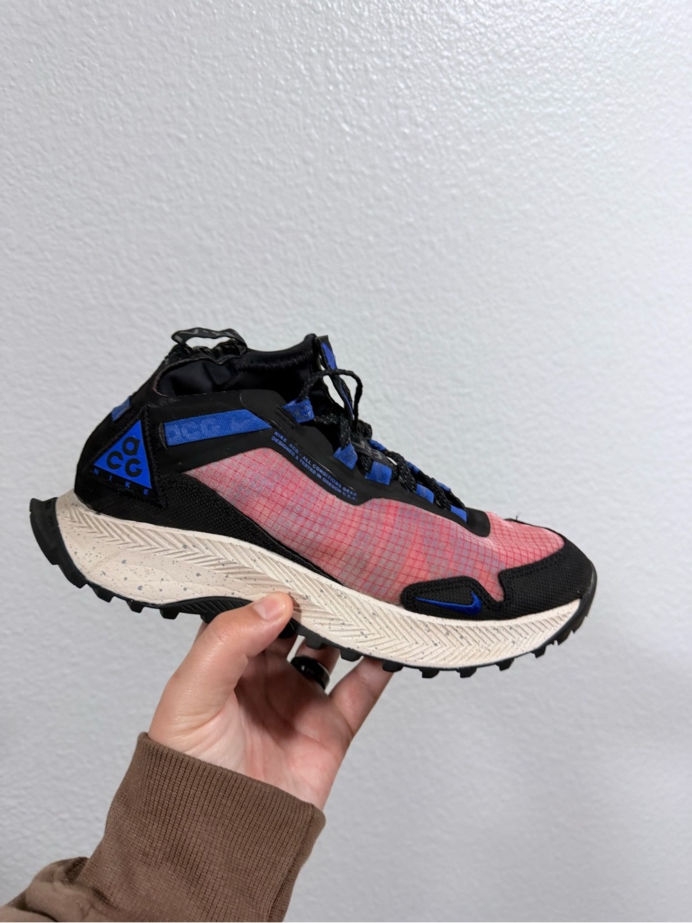 Nike ACG Trail Running Shoe in Pink, Black & Blue